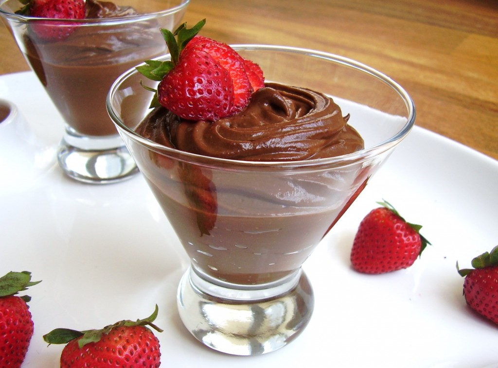 dark chocolate-covered strawberry mousse pudding