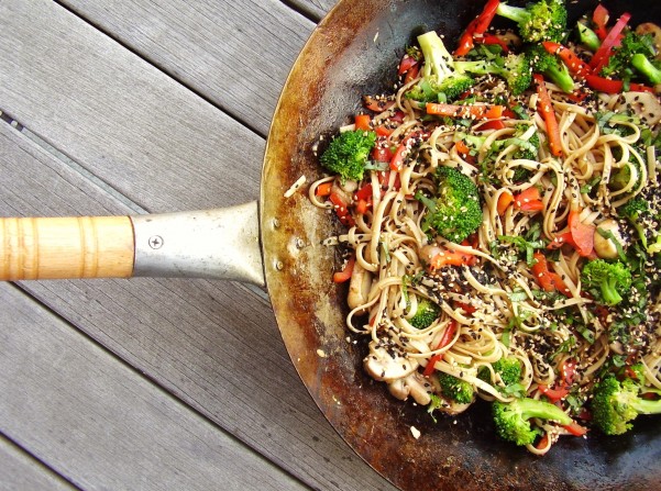 meatless monday: baby bella and broccoli lo mein 