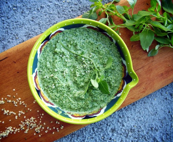Vegan Spinach and Hemp Seed Pesto_main