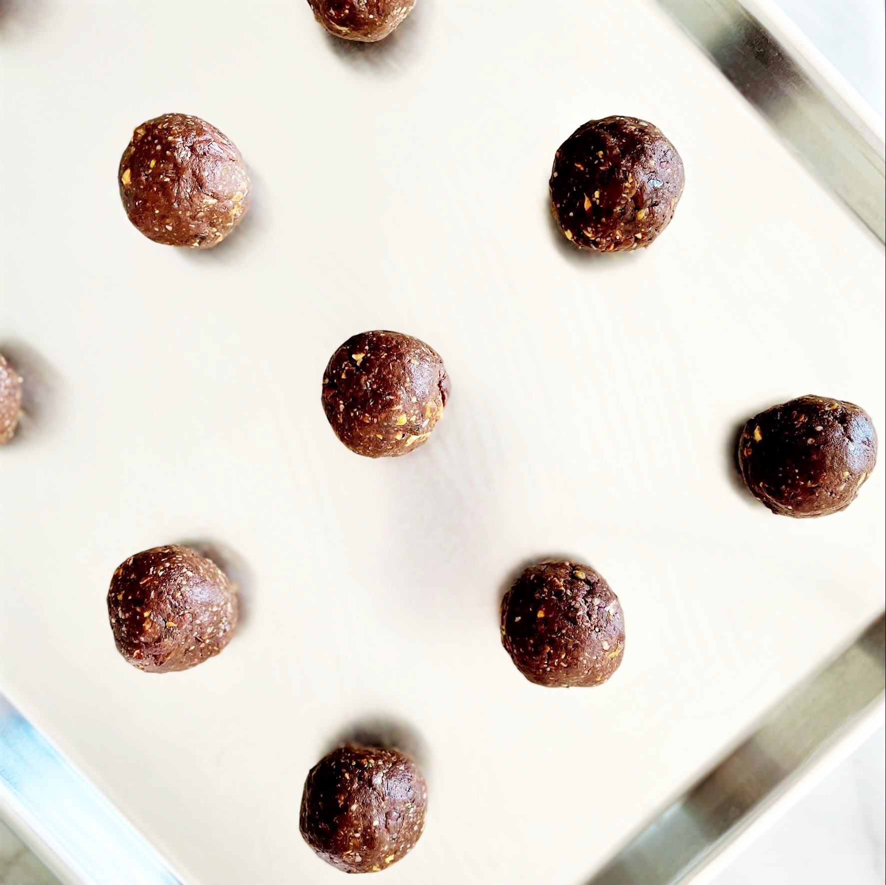 cocoa-peppermint power patties rolled into balls