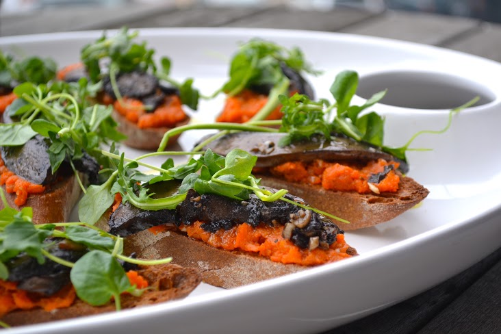 https://jackienewgent.com/wp-content/uploads/2015/04/Vegan-Portabella-Crostini-with-Tunisian-Carrot-Puree-and-Greens_recipe.jpg